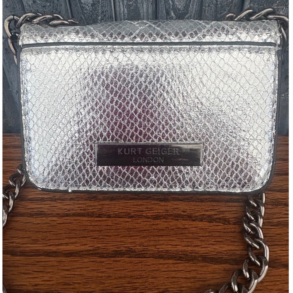 Kurt Geiger London Kensington Micro Crossbody Bag Silver Metallic Snake


 Eagle - Picture 3 of 6